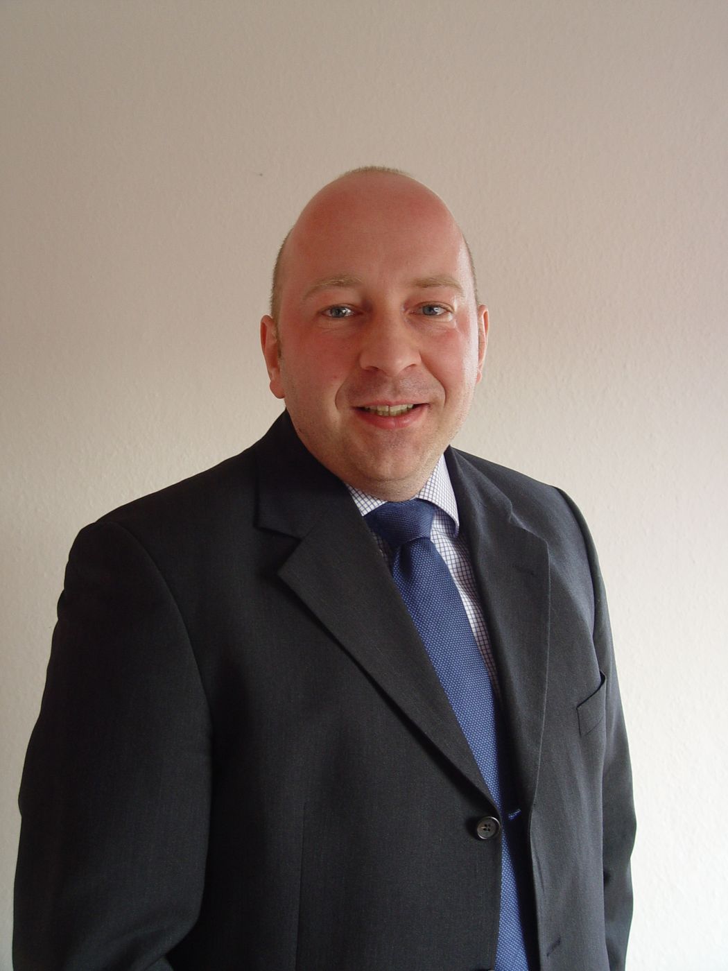 Ingo R. Schürkötter im Anzug, vor 2017
